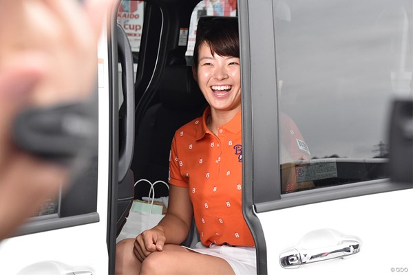 2019年 北海道meijiカップ 事前 渋野日向子 報道陣に笑顔を見せる渋野日向子