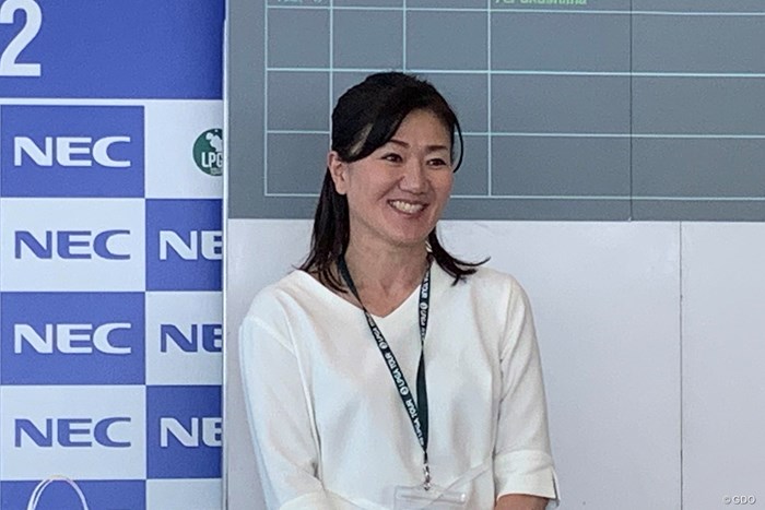 東京五輪・ゴルフ競技女子代表の服部道子コーチが視察に訪れた 2019年 NEC軽井沢72ゴルフトーナメント 2日目 服部道子