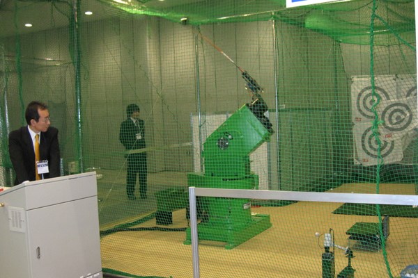 第44回ジャパンゴルフフェア2010 フォトギャラリーレポート NO.56 ヘッドスピードが「65.8m/s」出せる、スイングロボットを発見