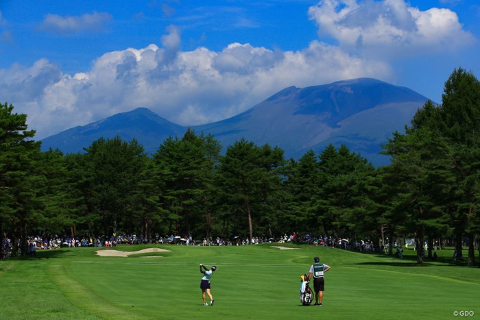 今日は浅間山が綺麗でしたね 2019年 NEC軽井沢72ゴルフトーナメント 2日目 小祝さくら