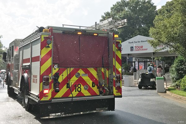 イーストレイクGCには雷が落ちた後、消防車が搬入された