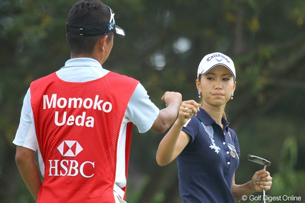 2010年 HSBC女子チャンピオンズ初日 上田桃子 しかし、直後の5番でバーディ奪取。お見事でした