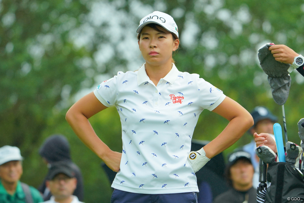 大人もどうぞ 渋野日向子がサイン入りステッカー【国内女子ツアー LPGA】｜GDO ゴルフダイジェスト・オンライン