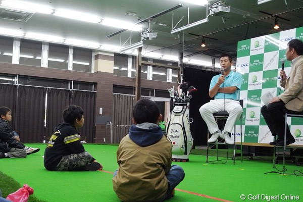 2010年 ホットニュース 池田勇太 トークショーではジュニアゴルファーがかぶりつきで池田の話に聞き入った
