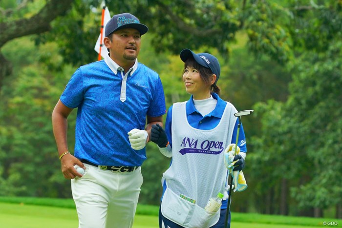何だか良い雰囲気の2人。 2019年 ANAオープンゴルフトーナメント 最終日 正岡竜二