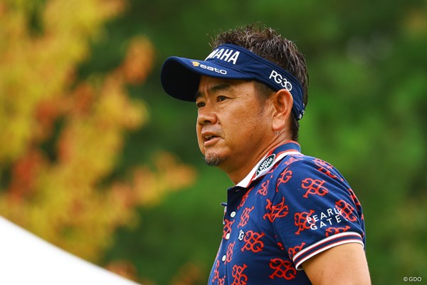 2019年 パナソニックオープンゴルフチャンピオンシップ 3日目 藤田寛之 後ろの紅葉のようにハートも燃えているのでしょうか