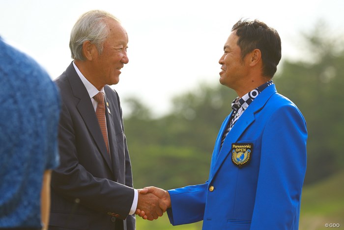 青木会長からも祝福された 2019年 パナソニックオープンゴルフチャンピオンシップ 最終日 武藤俊憲
