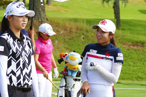 2019年 日本女子オープンゴルフ選手権 事前 イ・ボミ イ・ボミ（右）は結婚後も現役を続けると明言した