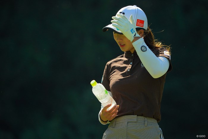 風が強くて帽子が飛ばされちゃうよぉ。 2019年 日本女子オープンゴルフ選手権 3日目 松田鈴英