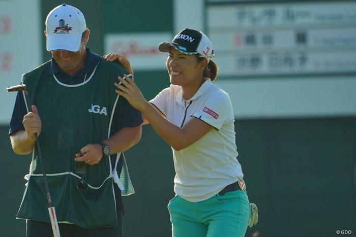 いつもキャディのジョンと仲良し 2019年 日本女子オープンゴルフ選手権 3日目 岡山絵里