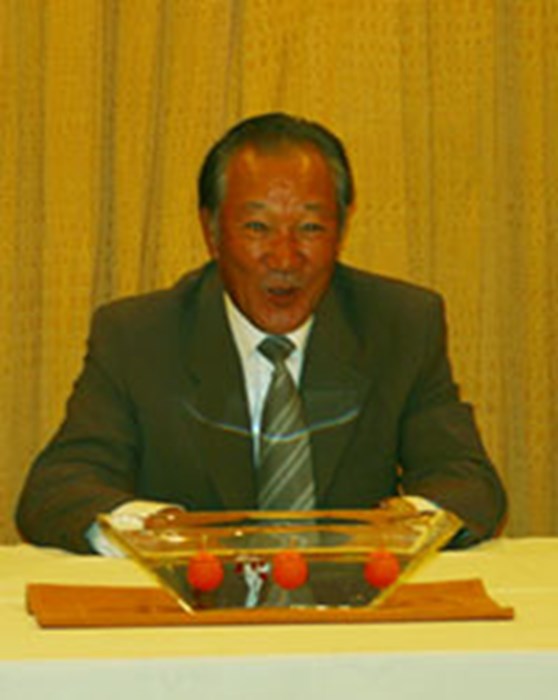 官邸からホテルに直行した青木。終始笑顔の会見となった 2004年 青木功が小泉首相に「世界殿堂入り」報告