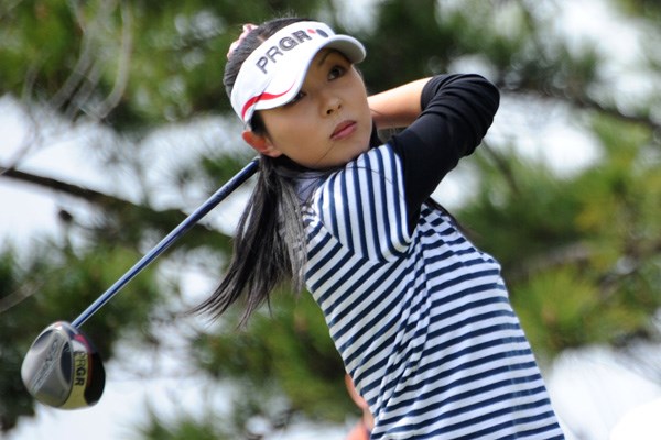2010年 ヨコハマタイヤゴルフトーナメント PRGRレディスカップ初日 塩田亜飛美