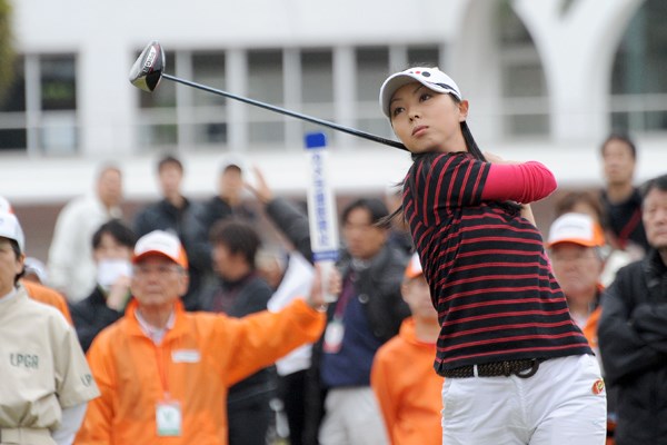 2010年 ヨコハマタイヤゴルフトーナメントPRGRレディスカップ2日目 塩田亜飛美