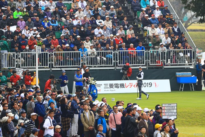 本日一番のギャラリーがいたのはこの組 2019年 樋口久子 三菱電機レディスゴルフトーナメント 最終日 原英莉花