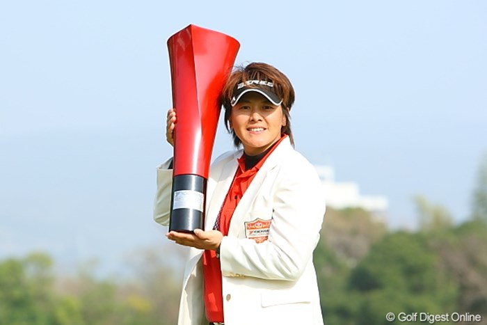 06年以来4年ぶりの優勝を果たしたウェイ・ユンジェ 2010年 ヨコハマタイヤゴルフトーナメント PRGRレディスカップ最終日 ウェイ・ユンジェ