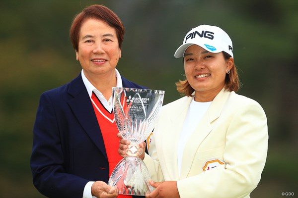 2019年 樋口久子 三菱電機レディスゴルフトーナメント 最終日 鈴木愛 今季5勝目を手にした鈴木愛。世界ランクは24位に浮上した
