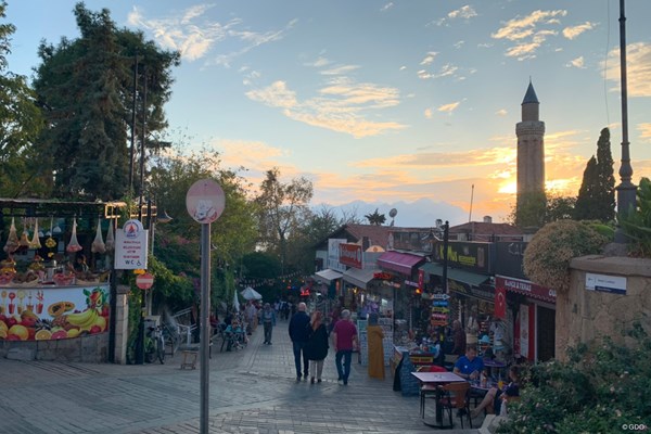 2019年 ターキッシュエアラインズオープン 事前 アンタルヤの街並み アンタルヤのオールドタウン。アジアと欧州の境界線は中東の雰囲気が漂います