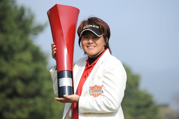 2010年 ヨコハマタイヤゴルフトーナメントPRGRレディスカップ最終日 ウェイ・ユンジェ 逆転で『ハート・イン・ザ・カップ』を手にしたウェイ・ユンジェ