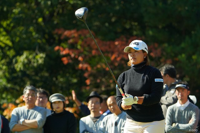 鈴木愛が2週連続優勝へ3打差首位