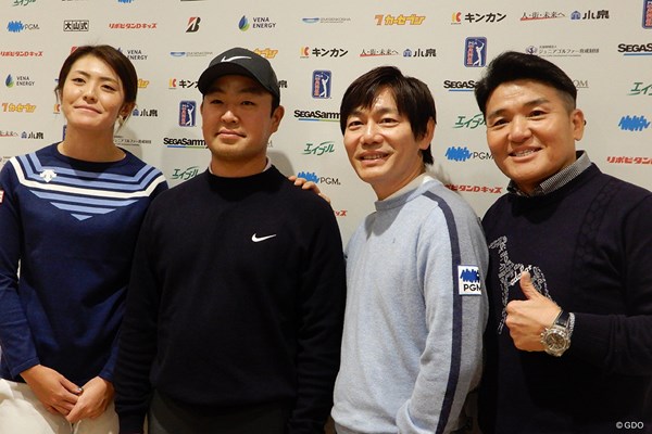 丸山茂樹（右）のジュニアイベントに参加した左から渡邉彩香、時松隆光、内藤雄士ツアープロコーチ