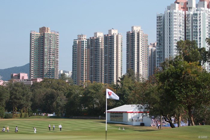 林立するマンションがすぐそばに迫る香港GC 2020年 香港オープン 最終日 17番