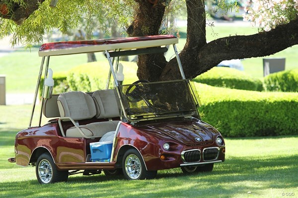 BMWのゴルフカート こちらはBMWのゴルフカート
