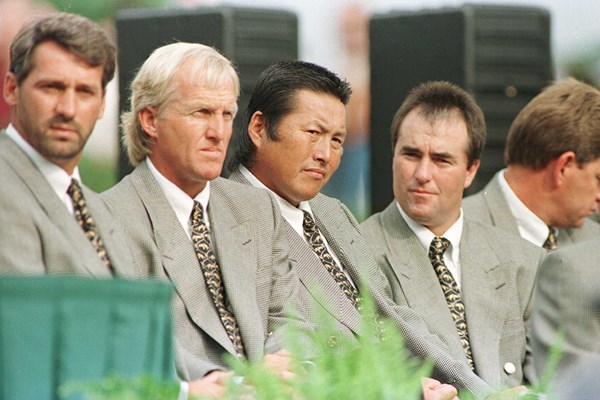96年のプレジデンツカップではチームメートとして戦ったノーマン（尾崎の左）と尾崎（Getty Images）