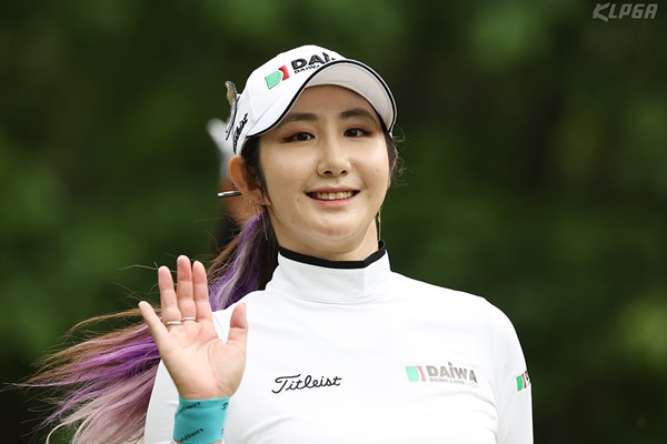 首位から出たペ・ソンウは3打差2位に後退（提供：KLPGA）