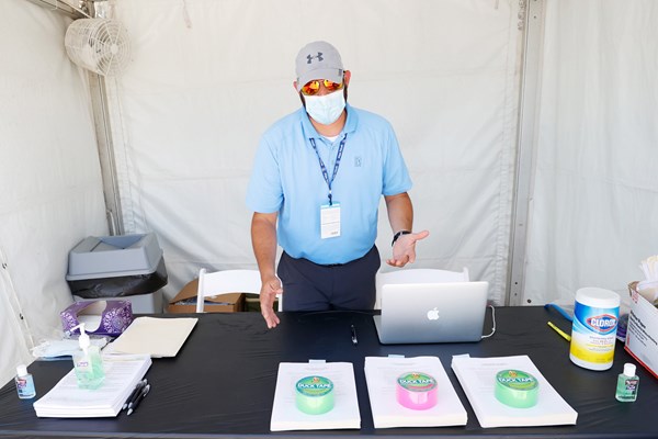 2020年 チャールズ・シュワブチャレンジ 事前 会場内での検査 選手・関係者は会場内でPCR検査のほか、日々の検温と問診が義務付けられる（Tom Pennington/Getty Images）
