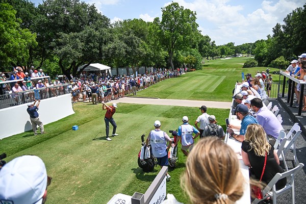 2020年 チャールズ・シュワブチャレンジ 事前 ヨナス・ブリクスト ショットメーカーの見せ場となるコロニアルCC9番のティショット。無観客なのが惜しい (Ben Jared／PGA TOUR via Getty Images)