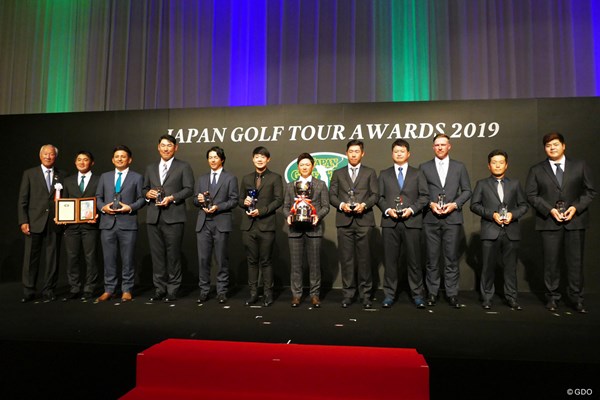 2020年 日本男子ツアー選手 日本男子ツアーには多くの外国人選手が活躍している ※撮影は2019年の年間表彰式