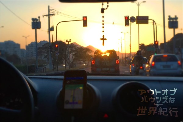 ブラジル 車窓から見るリオの夕陽