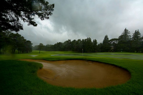 2020年 ゴルフパートナー エキシビショントーナメント（非公式） 初日 取手国際GC 初日は降雨によるコースコンディション不良でスタートが遅れた（JGTO／JGTO images ）
