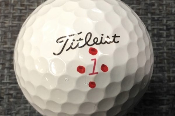 2020年 WGCフェデックス セントジュード招待 事前 ジャスティン・トーマス ボール ボールには赤い点が（提供GolfWRX、PGATOUR.COM）