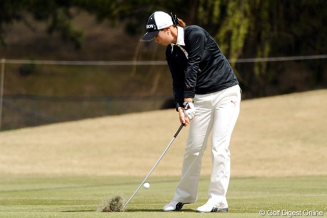 宮里藍もお手上げ フェアウェイに砂って 国内女子ツアー Lpga Gdo ゴルフダイジェスト オンライン