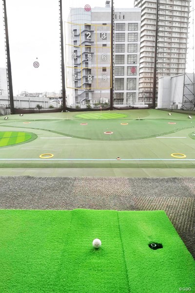 ゴルフ練習場は1階と2階どっちがイイの？ 教えてメリット・デメリット 2階打席・中央(写真上の1階の真上)から撮影