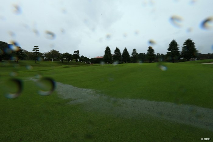雨と風でレンズもビショビショ 2020年 スタンレーレディスゴルフトーナメント 2日目 9番