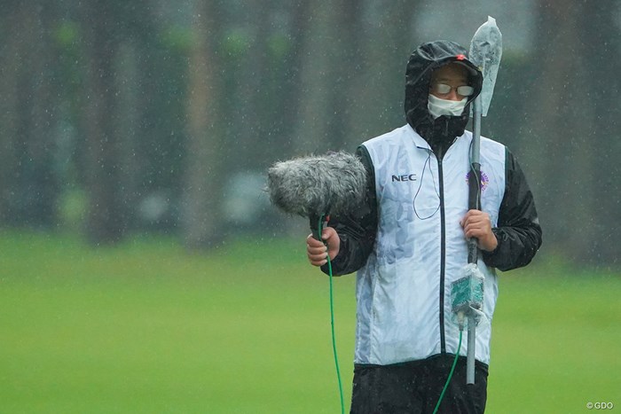 雨の日、マスクに眼鏡は最悪だよね。 2020年 日本オープンゴルフ選手権競技 3日目 マイク