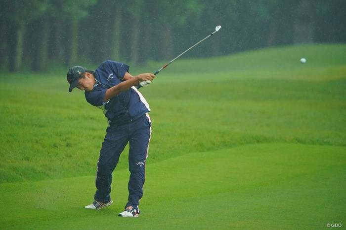 土砂降りの雨でも、ショットのキレは健在です。 2020年 日本オープンゴルフ選手権競技 3日目 杉原大河