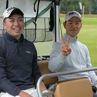 プレーオフ前でも笑顔の上野晃紀(左)と金田直之(右) 2020年 柏オープンゴルフ選手権