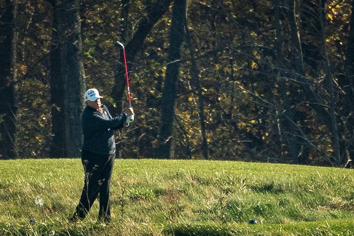 バイデン氏「当確」が一斉に速報された際、トランプ氏はゴルフをプレー中だった(Al Drago/Getty Images) 2020年 トランプ・ナショナルGC ドナルド・トランプ