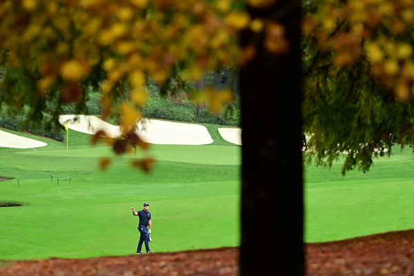 開幕前日に13番をチェックするブライソン・デシャンボー（提供：Augusta National Golf Club）