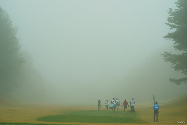 2020年 大王製紙エリエールレディスオープン 2日目 2番 いきなり真っ白な霧に包まれ競技中断に。