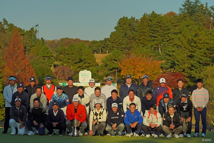 出場選手みんなで記念写真。 2020年 ゴルフ日本シリーズJTカップ 最終日 集合写真