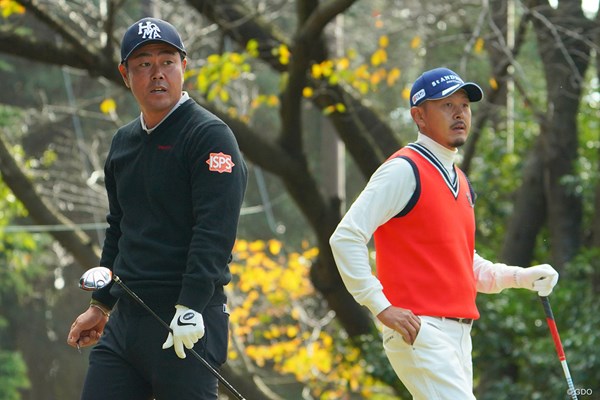 2020年 ゴルフ日本シリーズJTカップ 最終日 谷原秀人 岩田寛 最終日最終組で久々のタイトルに迫った岩田寛（右）と谷原秀人。1打及ばなかった