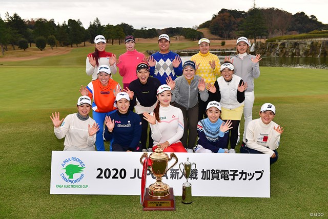 2020年 JLPGA新人戦 加賀電子カップ 最終日 セキ・ユウティン みんなで記念撮影しました（提供：JLPGA）