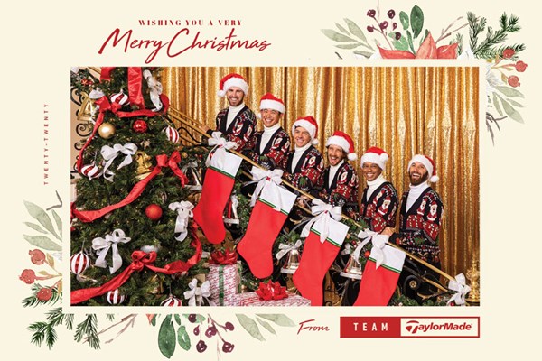 タイガー・ウッズ（右から2人目）らが並ぶテーラーメイド社のクリスマスカード