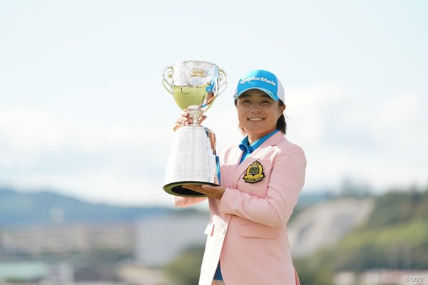 今年の「日本女子プロゴルフ選手権大会コニカミノルタ杯」は永峰咲希が制した
