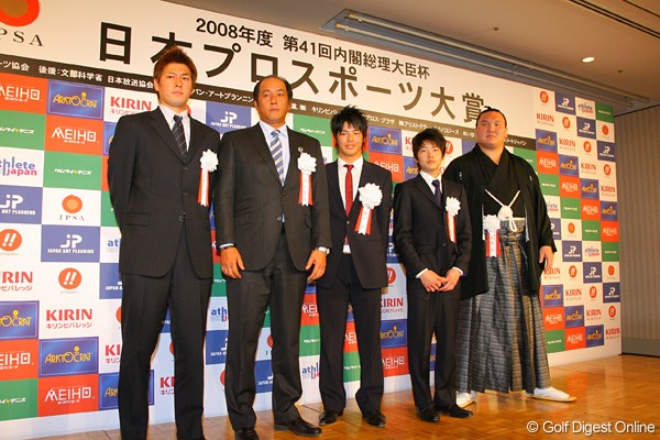 石川遼（中央）が日本プロスポーツ大賞を受賞（写真は2008年）