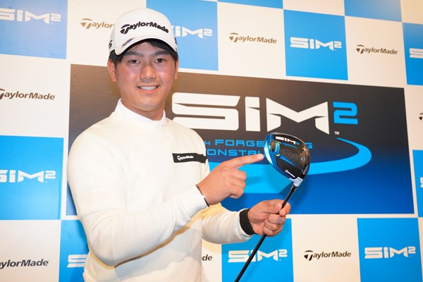 2021年 石坂友宏 石坂友宏は「SIM2」シリーズをPRした（提供：テーラーメイドゴルフ）